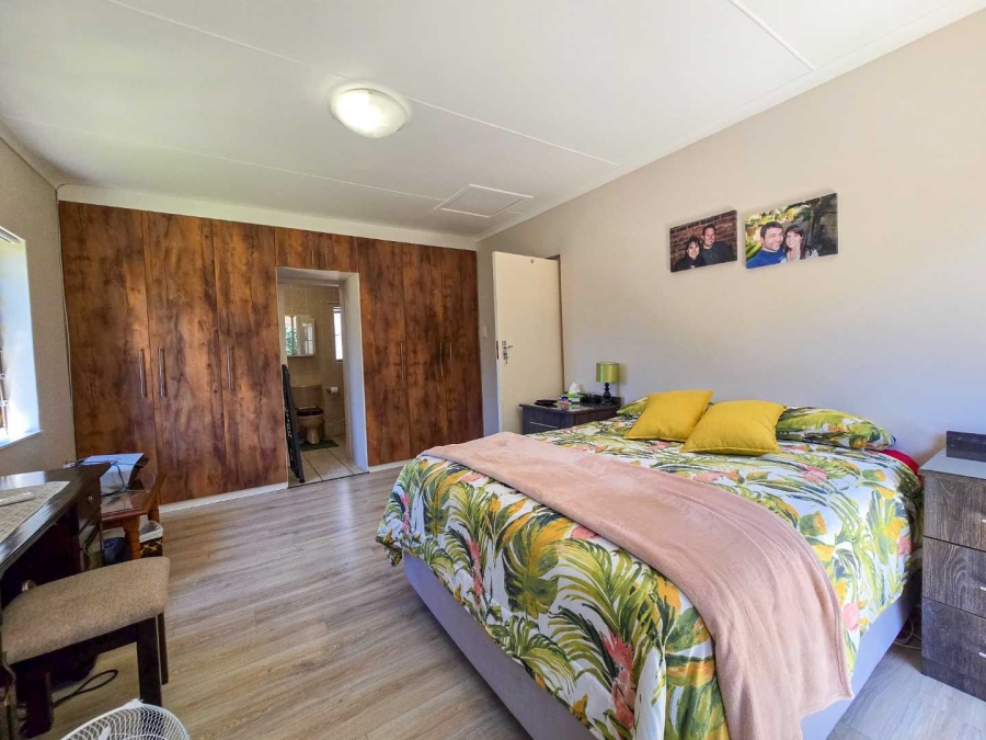 4 Bedroom Property for Sale in Stilbaai Wes Western Cape